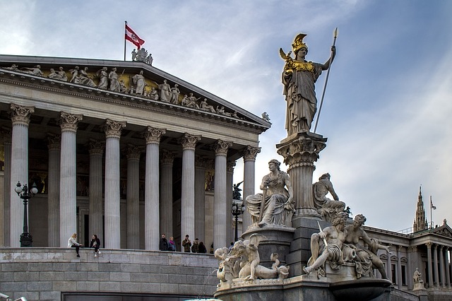 Pallas Athene vor dem Österreichischen Parlament